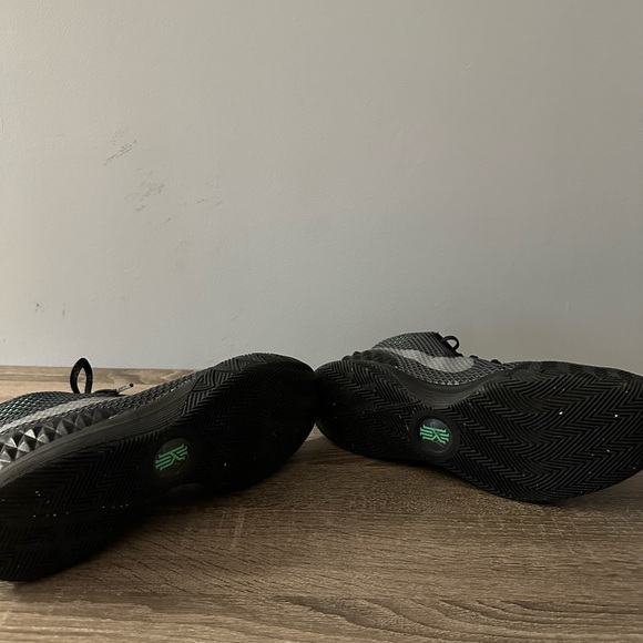 Nike Kyrie 1 Drive Way 705277-001 Basketball Sneakers Size 11.5 - Picture 4 of 4